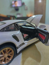 Porsche 911 1:24 diecast scale model car collectible