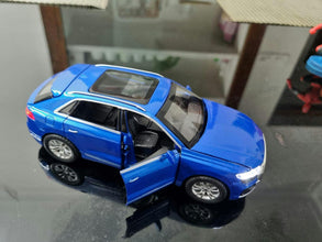Audi Q8 1:24 diecast scale model car collectible | Assorted Colors