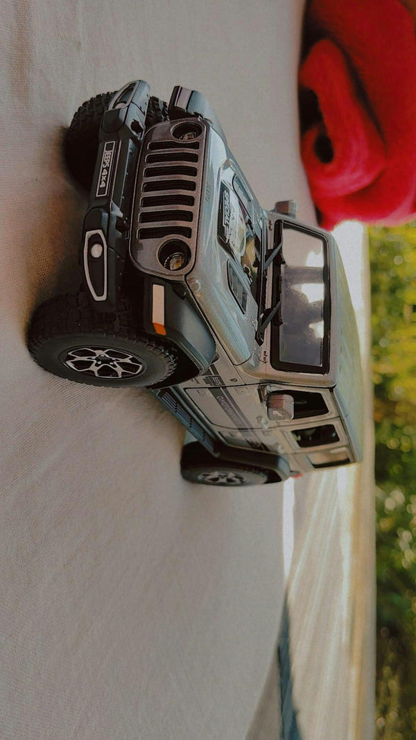 Jeep Wrangler 1:24 diecast scale model car collectible | Assorted Colors