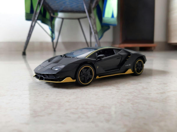 W Motors Lykan HyperSport 1:24 diecast scale model car collectible