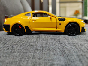Chevrolet Camaro 1LE 1:24 diecast scale model car collectible