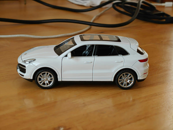 Porsche Cayenne 1:24 diecast scale model car collectible