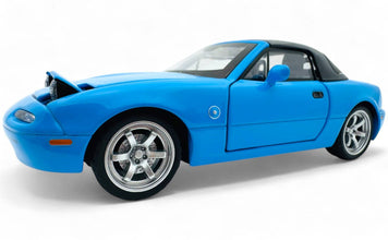 Mazda MX-5 Miata 1990 Convertible 1:24 diecast scale model car collectible