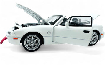 Mazda MX-5 Miata 1990 Convertible 1:24 diecast scale model car collectible