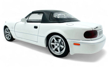 Mazda MX-5 Miata 1990 Convertible 1:24 diecast scale model car collectible