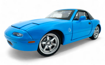Mazda MX-5 Miata 1990 Convertible 1:24 diecast scale model car collectible