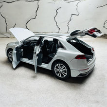 Audi Q8 1:24 diecast scale model car collectible | Assorted Colors