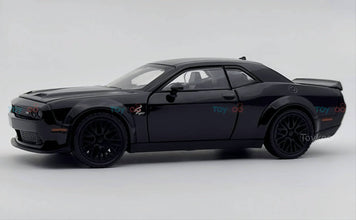 Dodge Challenger SRT Hellcat 1:24 diecast scale model car