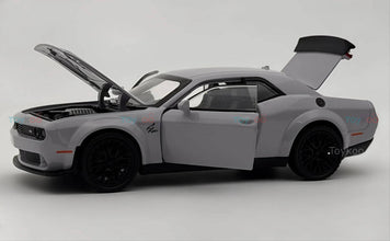 Dodge Challenger SRT Hellcat 1:24 diecast scale model car