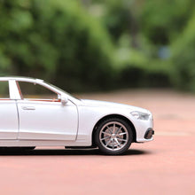 Remote Control Diecast Resembling Maybach Car with Smoke Effect | Openable Doors & Light | 1:22 Scale