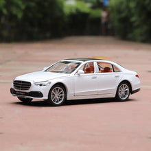 Remote Control Diecast Resembling Maybach Car with Smoke Effect | Openable Doors & Light | 1:22 Scale
