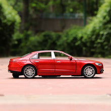 Remote Control Diecast Resembling Maybach Car with Smoke Effect | Openable Doors & Light | 1:22 Scale