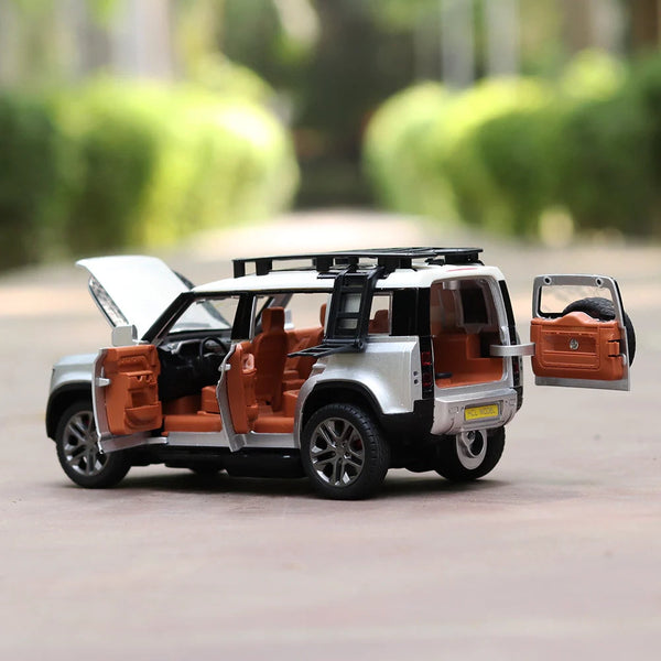 Remote Control Metal Diecast Resembling Defender Car with Smoke Effect | Openable Doors & Light | 1:22 Scale | Assorted Colors