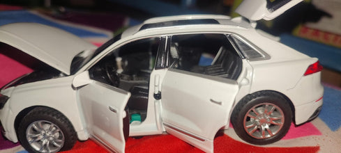 Audi Q8 1:24 diecast scale model car collectible | Assorted Colors