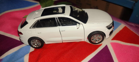 Audi Q8 1:24 diecast scale model car collectible | Assorted Colors
