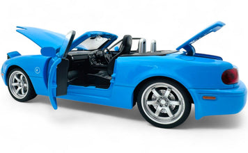 Mazda MX-5 Miata 1990 Convertible 1:24 diecast scale model car collectible