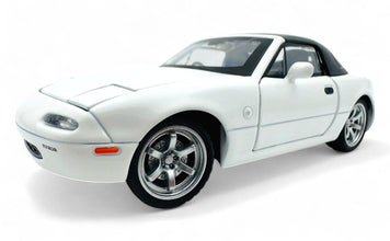 Mazda MX-5 Miata 1990 Convertible 1:24 diecast scale model car collectible